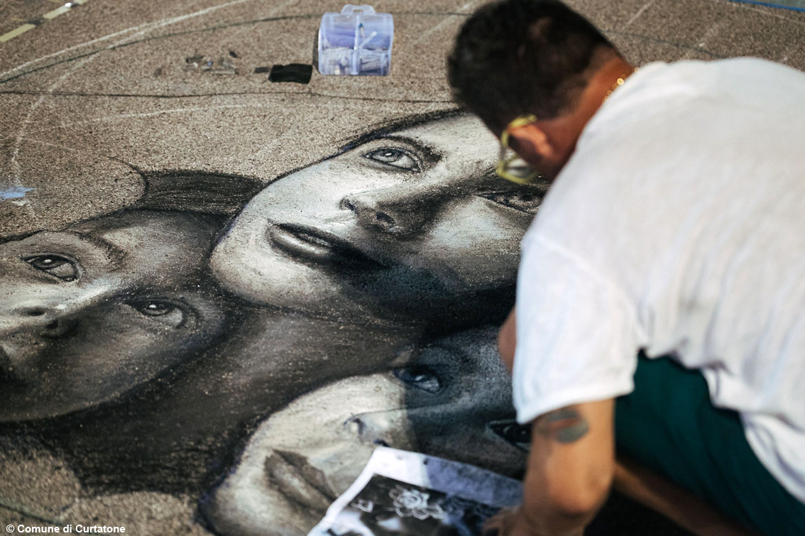 Sei secoli di meraviglia: con l’Antichissima Fiera delle Grazie e i madonnari il Ferragosto diventa un capolavoro a cielo aperto