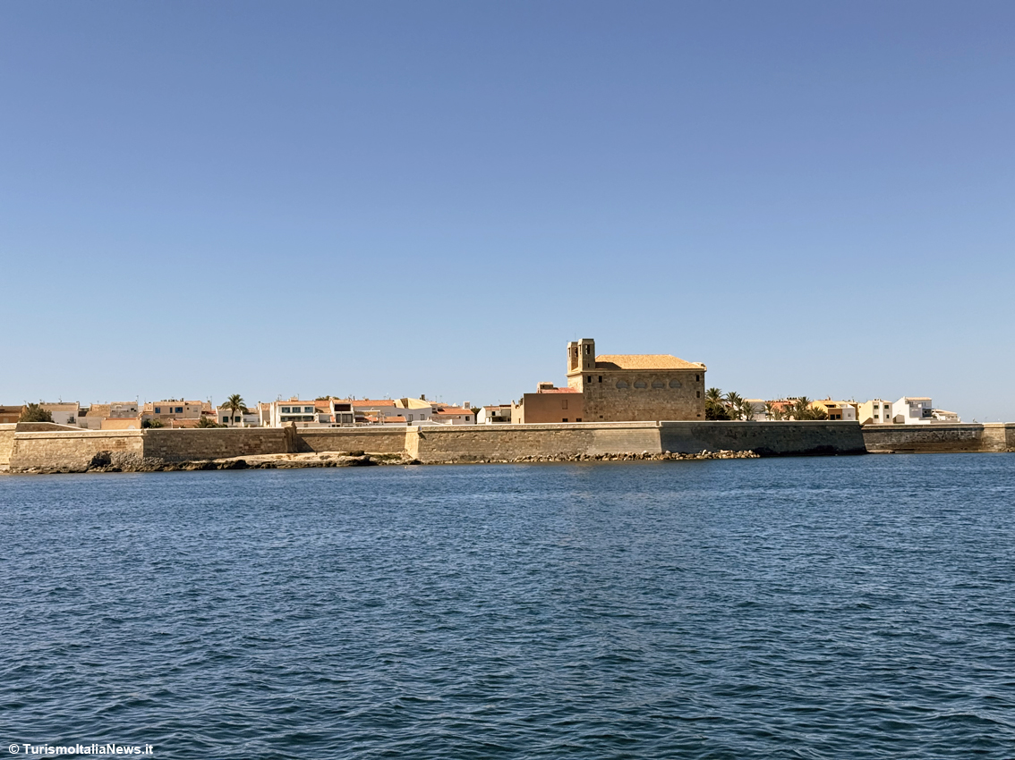 Tabarca, l'isola che non è un'isola (sola): il minuscolo arcipelago di Alicante dove la storia naviga insieme al Mediterraneo