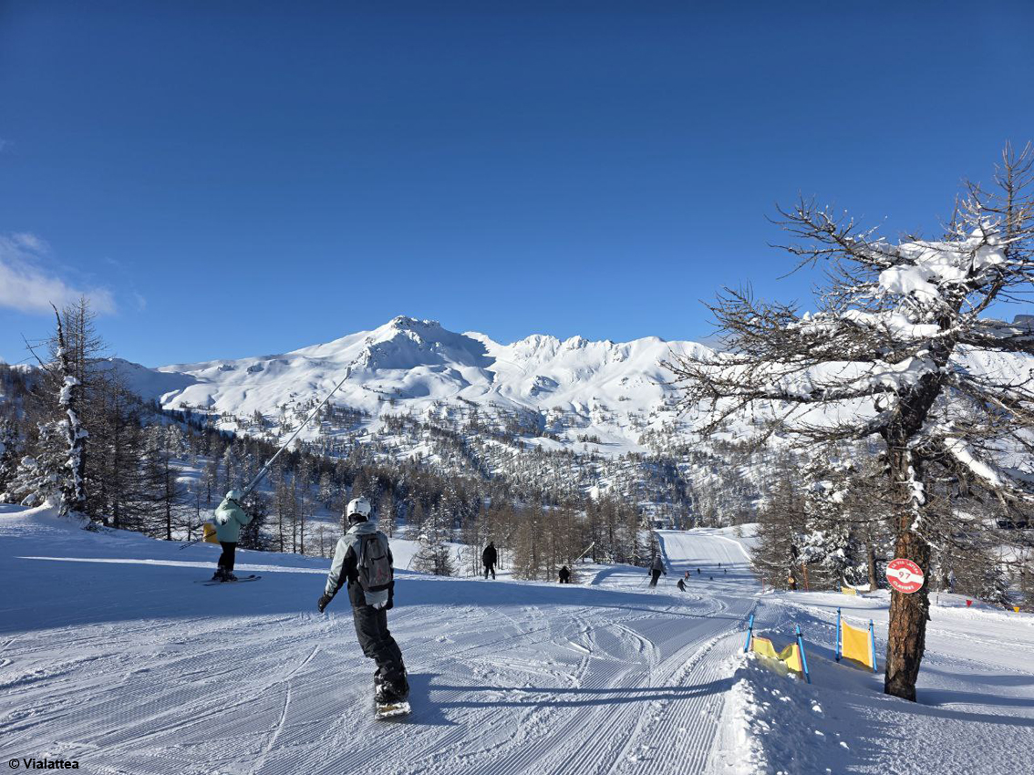 Vialattea e Bardonecchia, l’inverno parte in anticipo: 500 km di piste e quattro mesi di sci per la stagione 2026/27