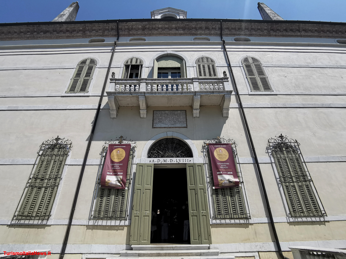 Mira, Villa Contarini dei Leoni