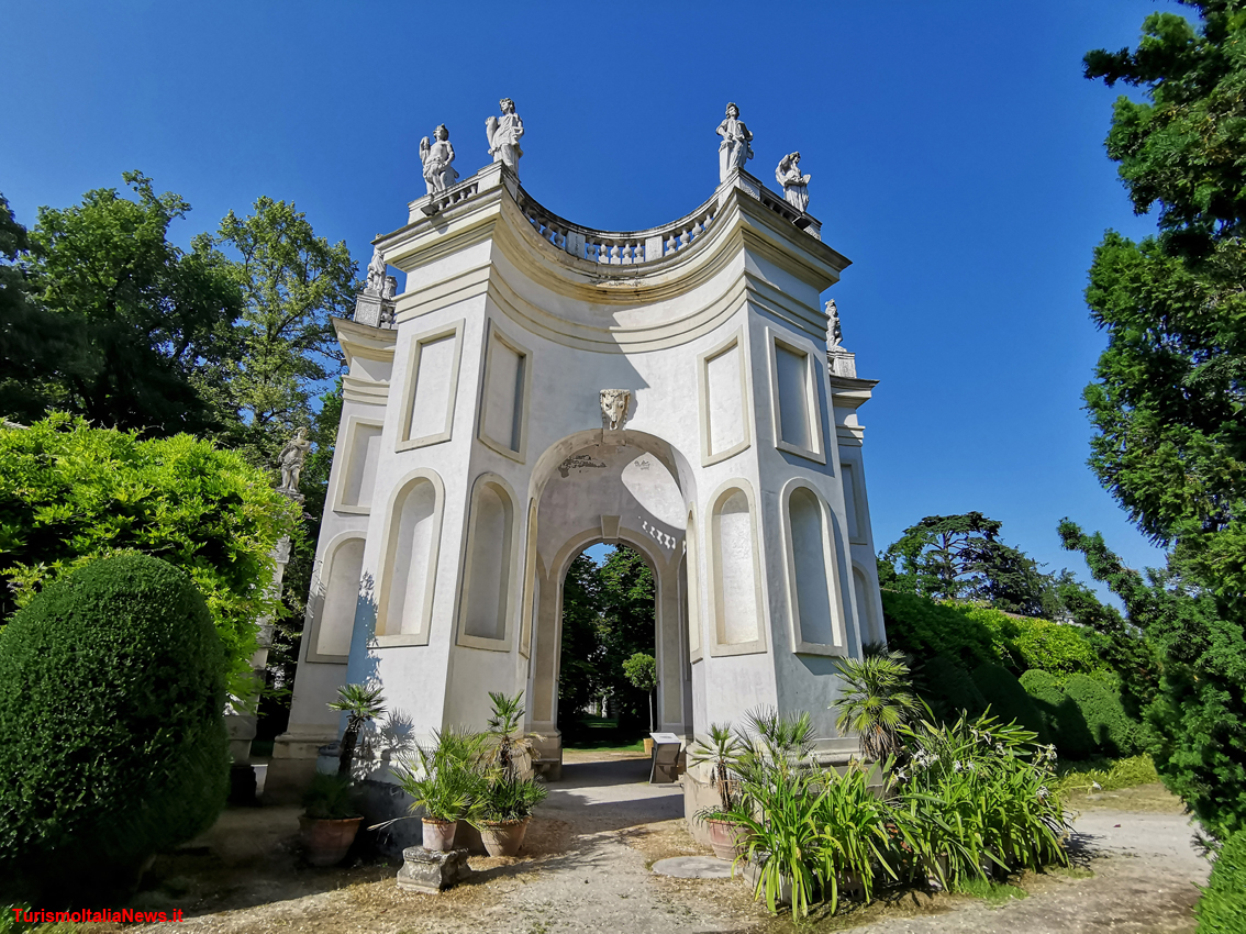 Lo stupore e il divertimento continuano all’esterno, nel Parco di Villa Pisani (foto di TurismoItaliaNews.it per gentile concessione del Ministero per i beni e le attività culturali – Polo Museale del Veneto)
